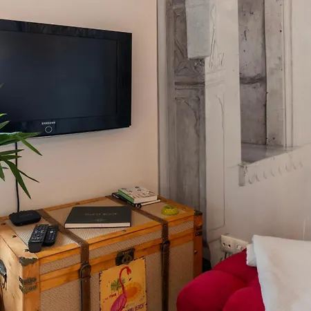 Sunny Design In Praça Flores By Lovelystay Appartement Lisboa