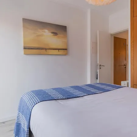 Sunny Design In Praça Flores By Lovelystay Appartement