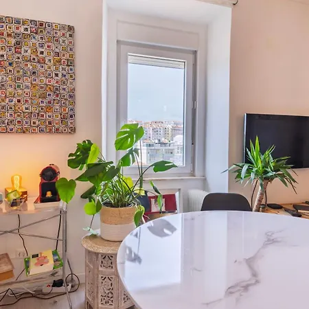 Appartement Sunny Design In Praça Flores By Lovelystay Lisboa