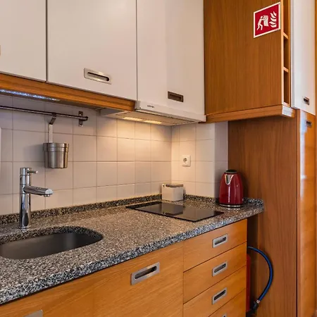 Sunny Design In Praça Flores By Lovelystay *