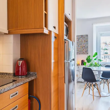 Appartement Sunny Design In Praca Flores By Lovelystay *