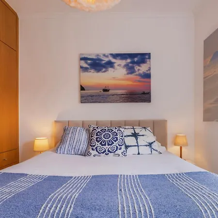 Apartment Sunny Design In Praca Flores By Lovelystay Lisbon